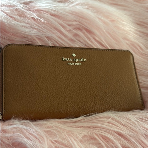 kate spade Handbags - Kate Spade Tan Leather Zip Wallet